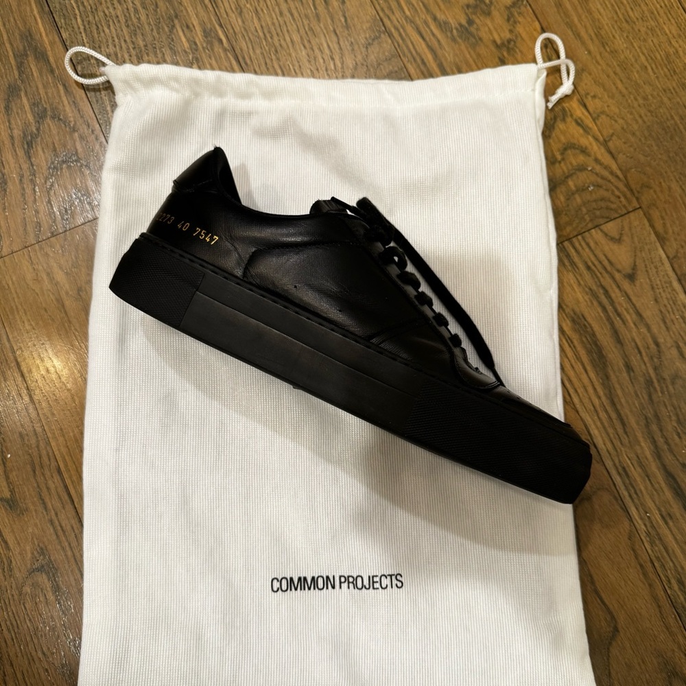 Common Projects
Men's Black Bball Classic Leather Sneaker

Size: 40